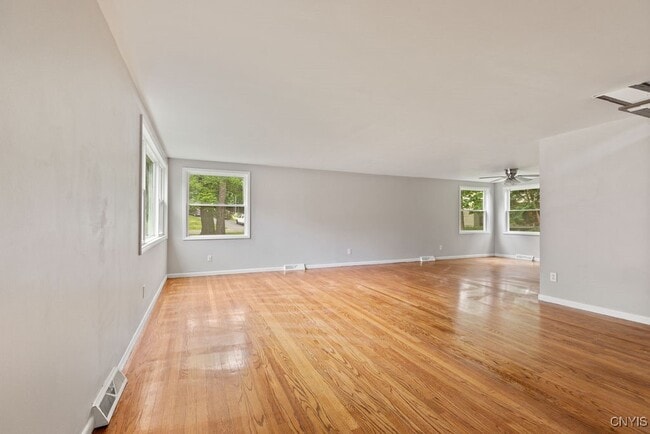 Building Photo - 117 Treeland Cir