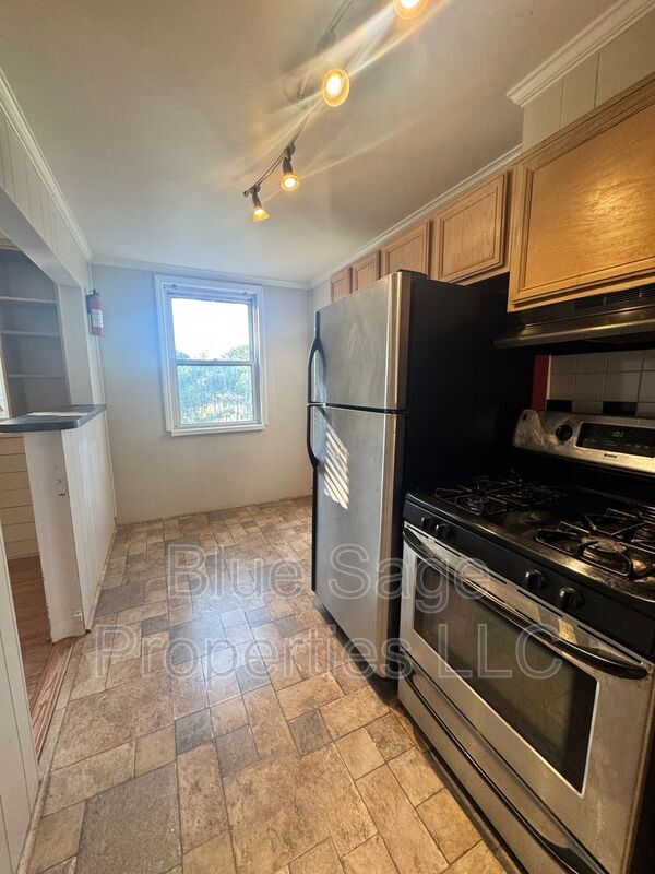 Building Photo - 2254 S Harwood Ave