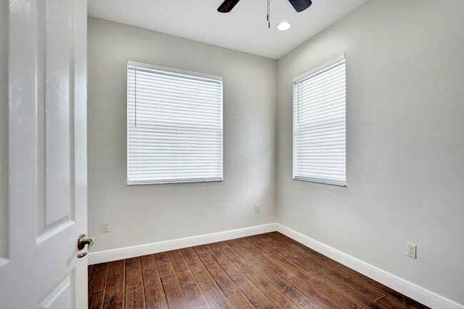 Building Photo - 1252 Piazza Antinori