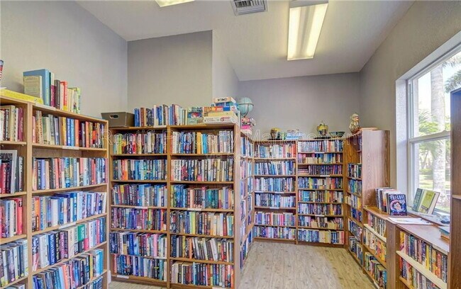 Building Photo - 14931 Park Lake Dr