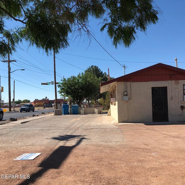 Building Photo - 10540 Socorro Rd