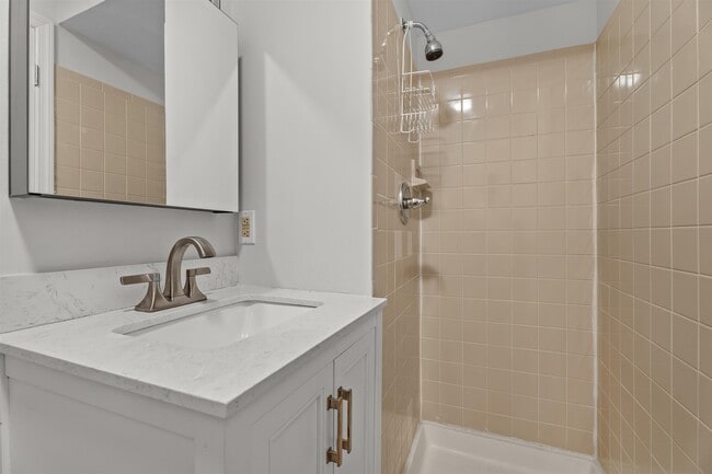 Building Photo - 336 Winfield Ave