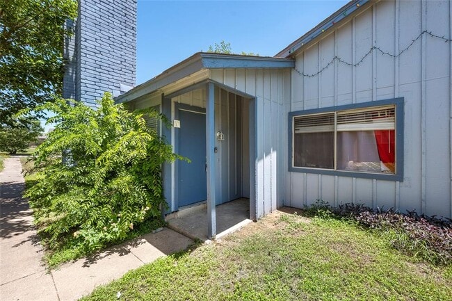 Building Photo - 1111 W Rundberg Ln