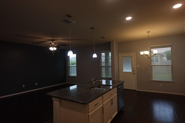 Building Photo - 1310 Stonewall Ridge