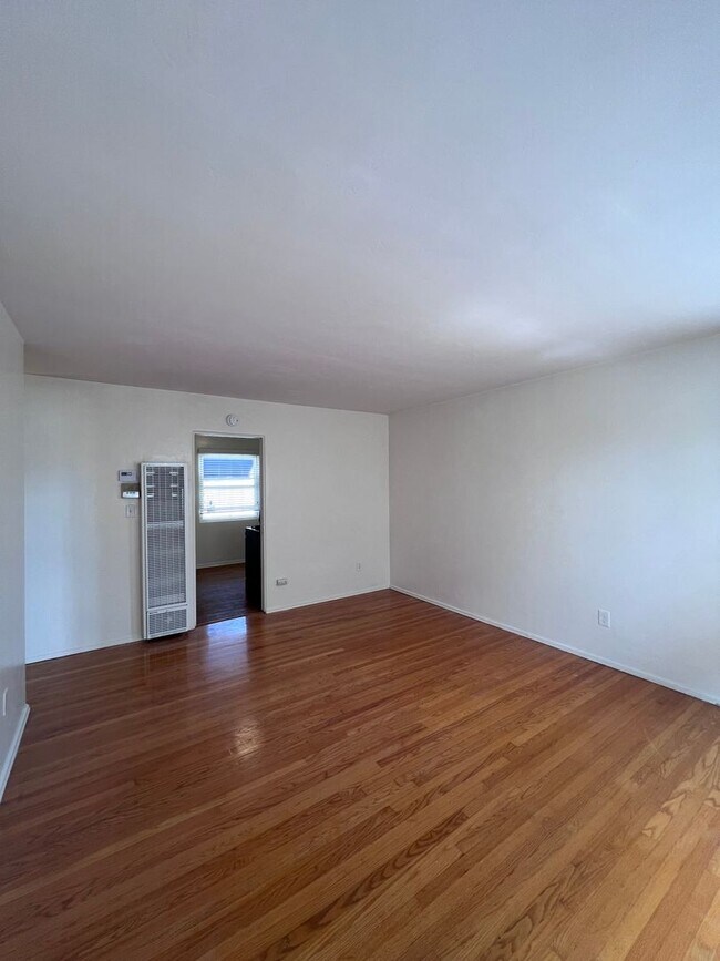 Building Photo - 4720-34 Wilson Ave