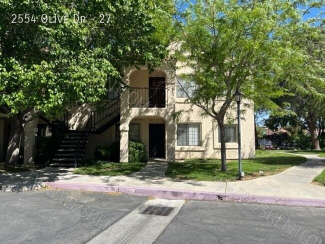 Building Photo - 2554 Olive Dr