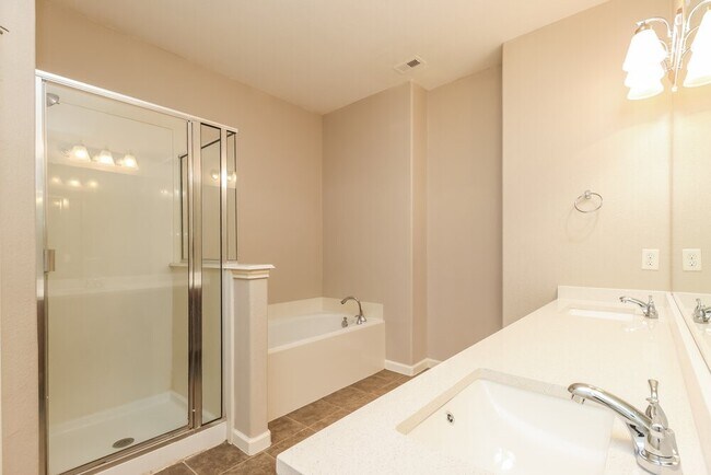 Building Photo - 443 Oak Chase Dr