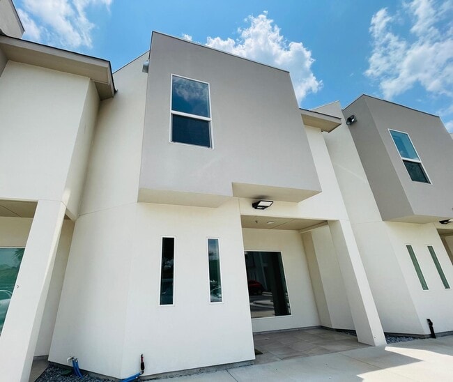 Building Photo - 504 Gale Ct