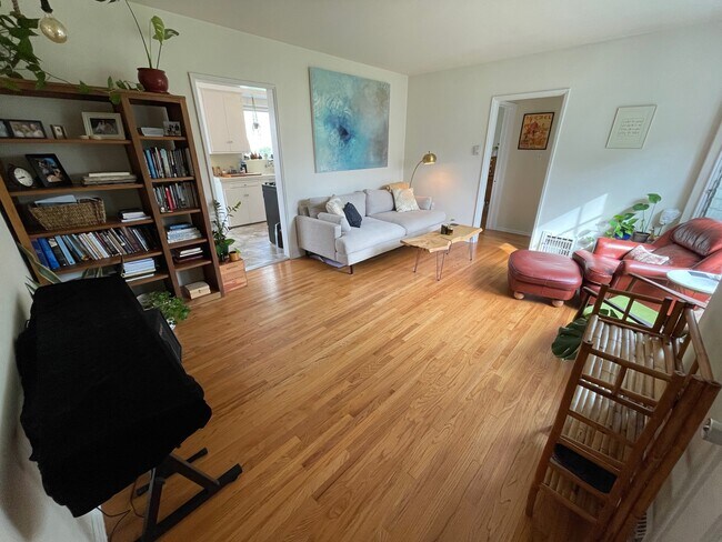 Building Photo - 1322 Ocean Park Blvd