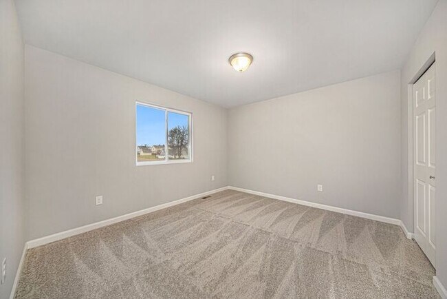 Building Photo - 2142 Farm Valley Rd