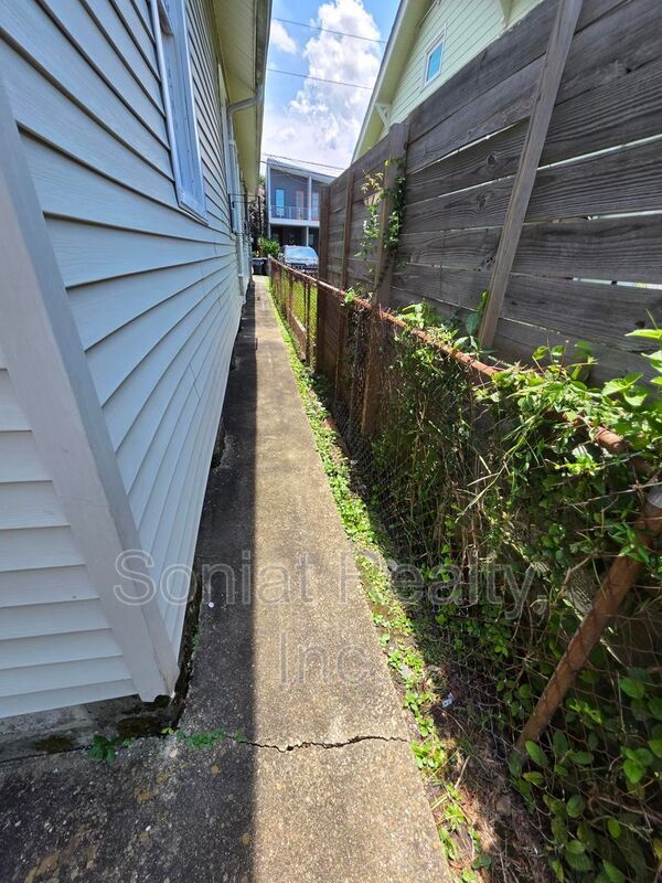 Building Photo - 4523 Baudin St