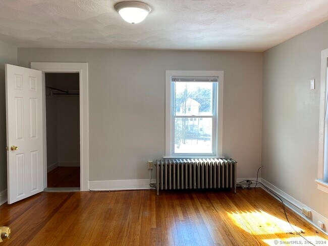 Building Photo - 435 Migeon Ave