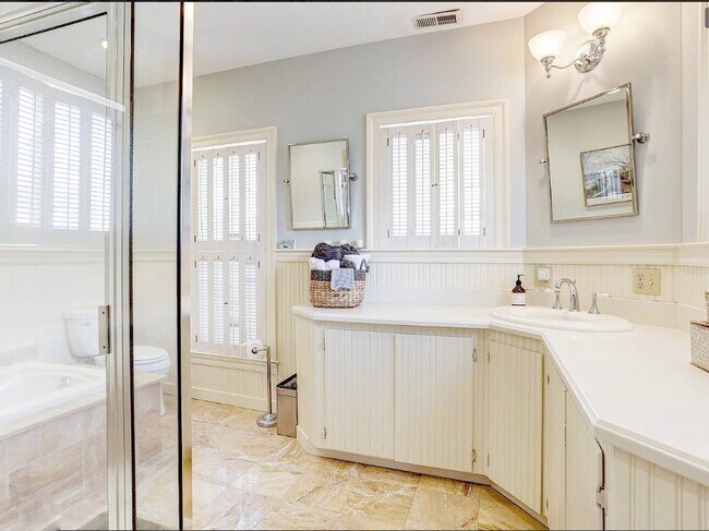 Building Photo - 27 N Hanson St