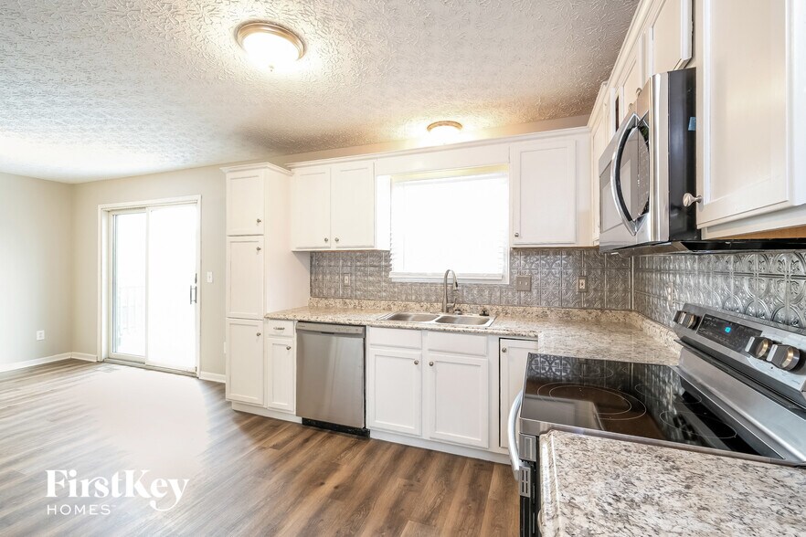 Building Photo - 2613 Fernwood Ave