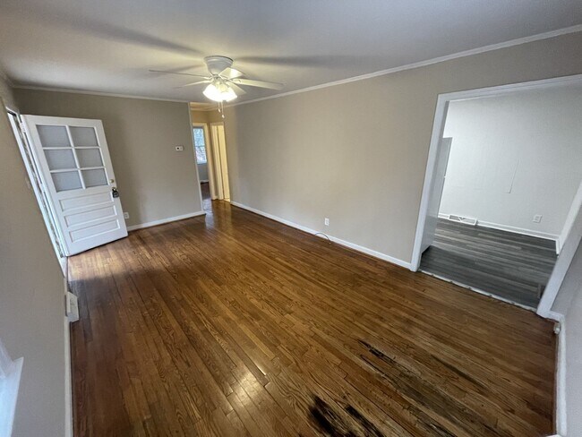 Building Photo - 2 Bedroom 1 Bathroom Duplex Downtown Raleigh!