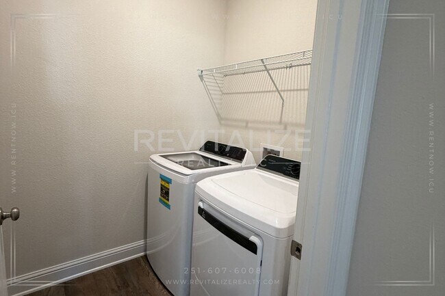 Building Photo - 14901 Dayton Cir