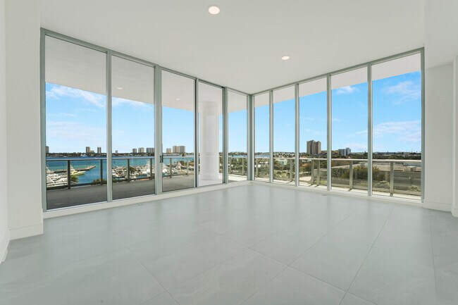 Building Photo - 220 Lake Shore Dr