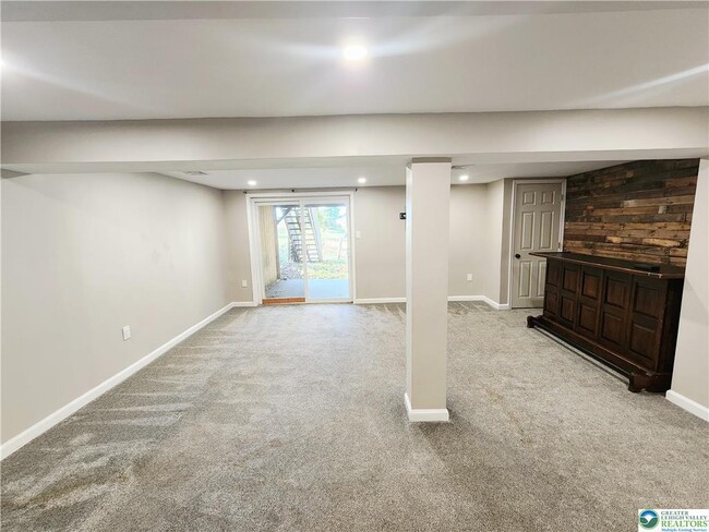 Building Photo - 241 Willow St