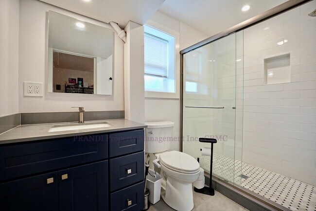 Building Photo - Amazing Unit in Water Front Strawberry Home