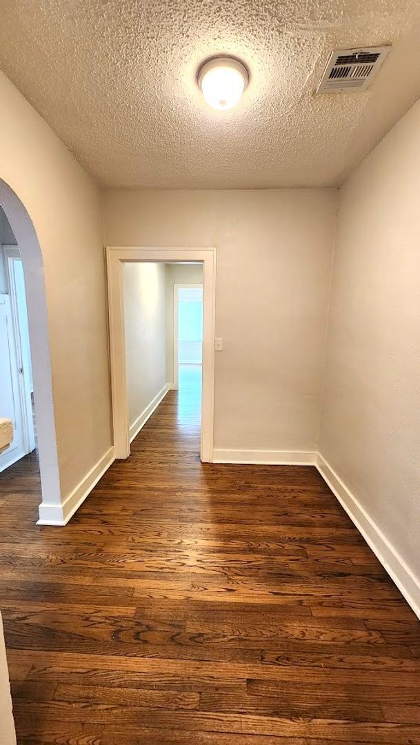 Building Photo - 2 Bed 1 Bath Duplex in the Aurora Addn NW OKC