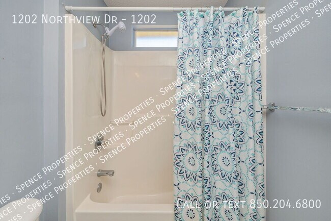 Building Photo - 1202 Northview Dr