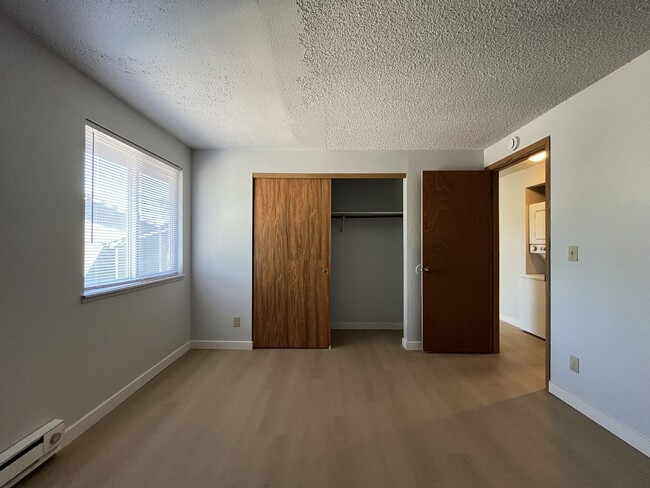 Building Photo - 8332 SW 21st Ave