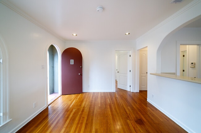 Building Photo - 3318 Madera Ave