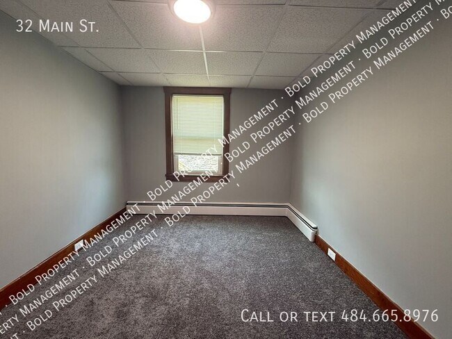 Building Photo - 32 E Main St