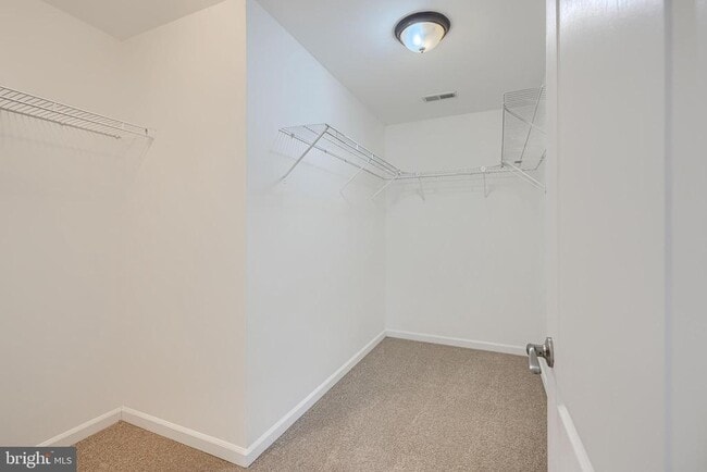 Building Photo - 605 Paradise Rd