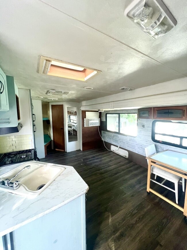 Building Photo - 817 Kaye St