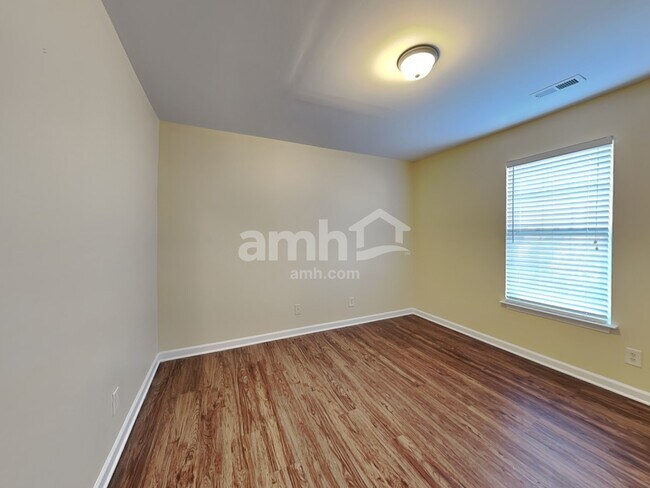 Building Photo - 3005 Quail Oaks Dr