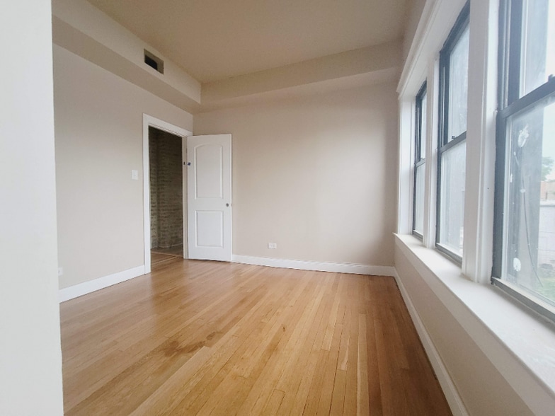 Building Photo - 7332 S Lowe Ave