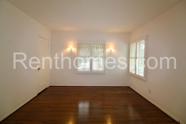 Building Photo - 2244 Plum St
