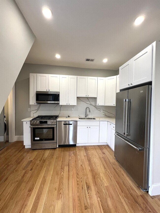 Building Photo - 67 Pearl St