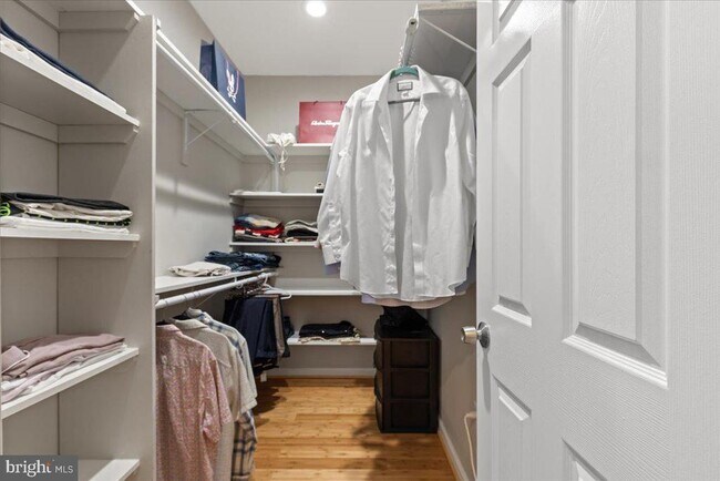 Building Photo - 9472 Lapstrake Ln