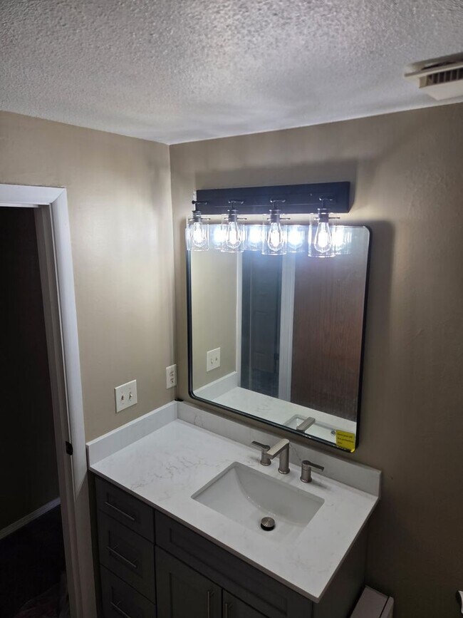 Building Photo - Spacious Covington Home with all New Appliances, Fresh Paint and Large Fenced Yard!