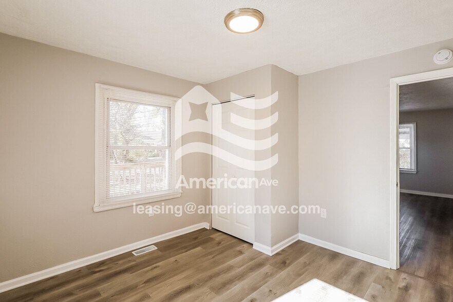 Building Photo - 3733 N Gladstone Ave