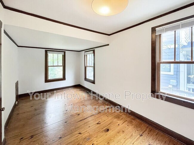 Building Photo - 1080 Benteen Ave SE