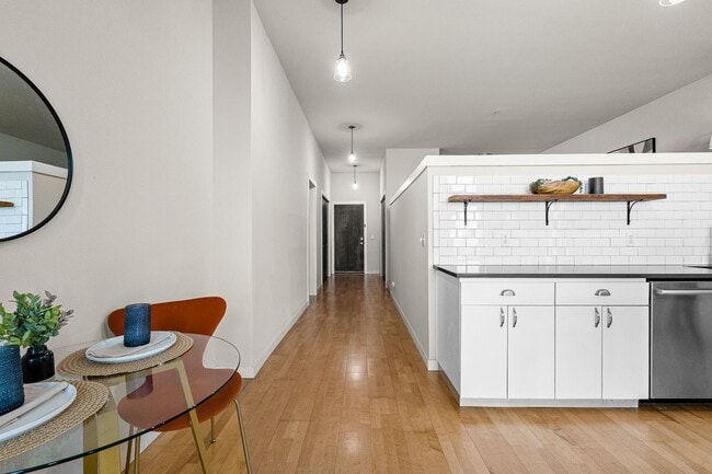 Building Photo - Portal Condominiums ~ Queen Anne