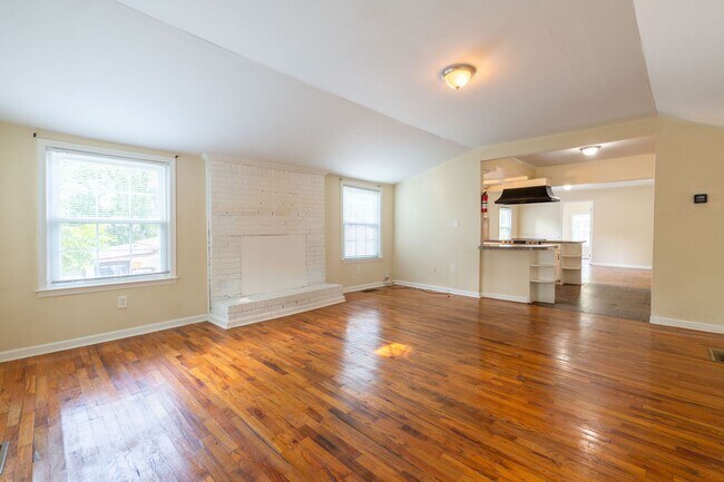 Building Photo - 4-Bedroom Rental in Prime Hapeville Location