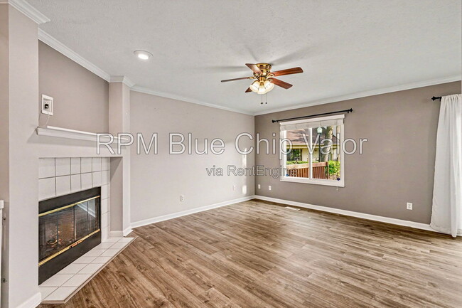 Building Photo - 5290 Bay Pointe Dr