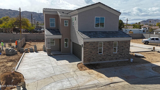 Building Photo - 921 E Desert Ln