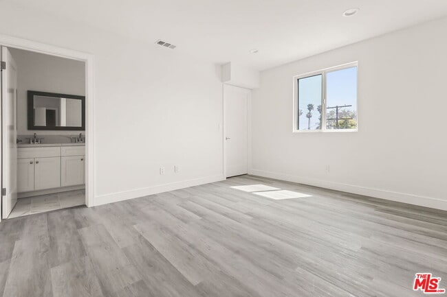 Building Photo - 2936 West Blvd