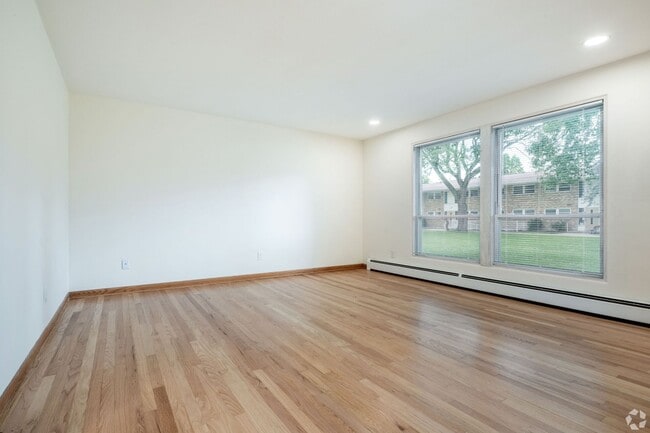 Building Photo - Newly Remodeled 2 Bedroom + den near Hilldale Mall