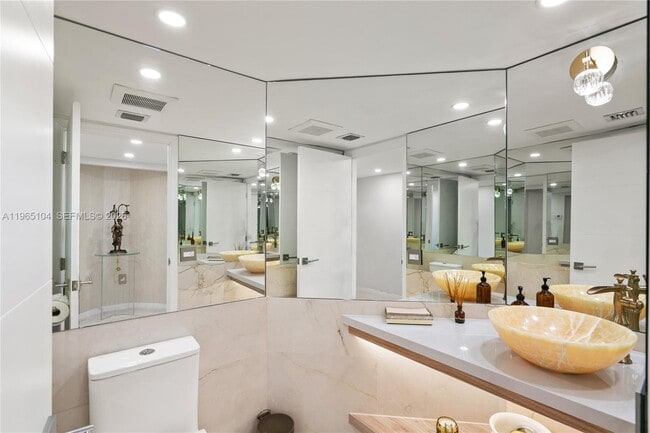 Building Photo - 5757 Collins Ave