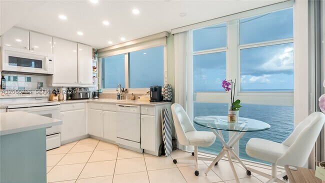 Building Photo - 1370 S Ocean Blvd