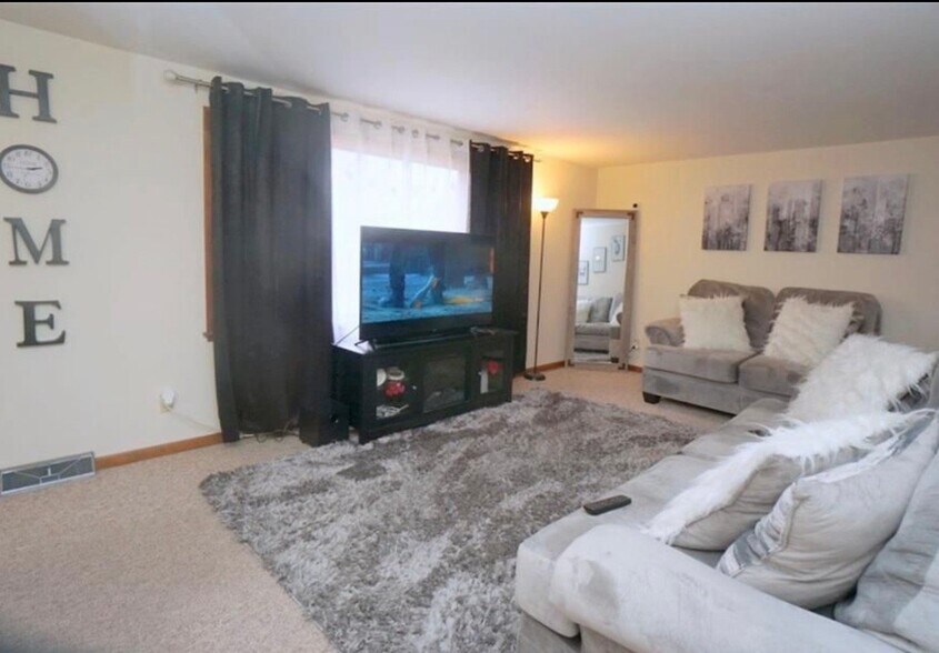 Building Photo - 225 Sunshine Dr