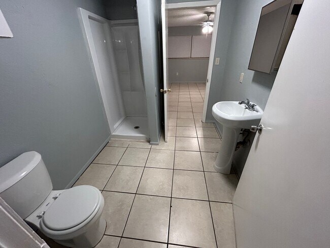 Building Photo - Ideal apartment for rent in Palmetto, near...