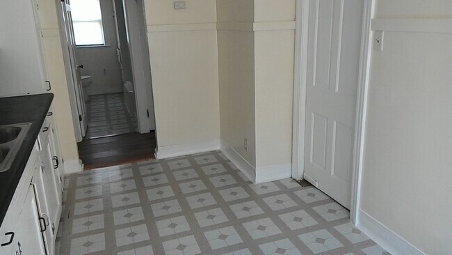 Building Photo - DAYTON, OH - SINGLE HOME - 2 BED, 1 BATH - $825