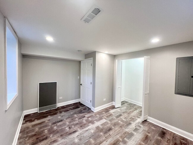 Building Photo - 15122 W Redwood Ln